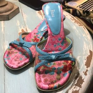 Bass low heel sandals with clear top